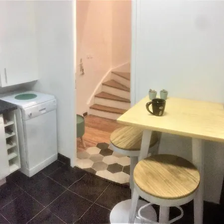 Privees Et Calmes Chez L'habitant- Sdb Commune-parking Prive Sur Demande-pour Personnes Respectueuses Et Discretes Homestay