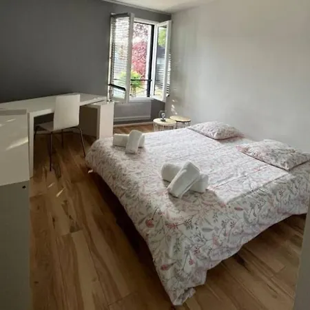 Homestay Privees Et Calmes Chez L'habitant- Sdb Commune-parking Prive Sur Demande-pour Personnes Respectueuses Et Discretes *